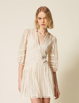 Robe courte en dentelle avec rayures