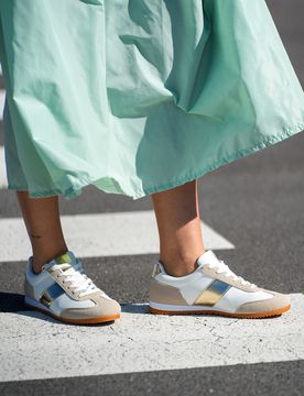 Sneakers Bianche e Beige con Banda Laterale Oro 24250 37
