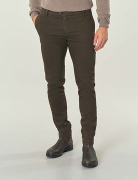 Pantaloni chino verde militare in tessuto di misto cotone stretch micro armatura