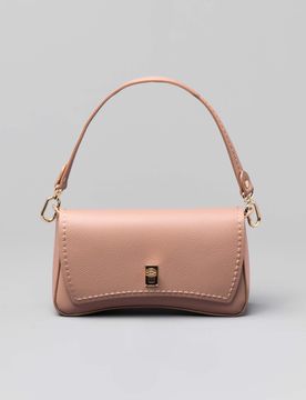 Mini bag rosa cipria in pelle martellata con impunture a vista lungo la patta di chiusura