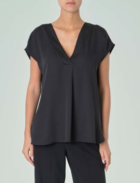 Blusa in crêpe envers satin nera con maniche ad aletta e scollo a V ART.365