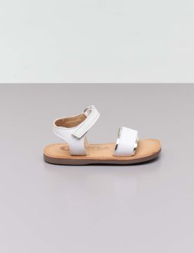 Sandali bianchi in pelle con bordi argentati e cinturino con strappo