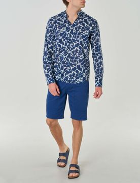 Camicia in puro cotone con fantasia a foglie blu e colletto alla coreana