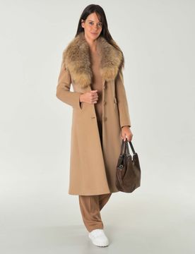 Cappotto lungo color cammello in tessuto effetto lana dal taglio maschile con pelliccia removibile