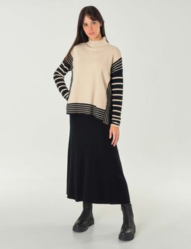 Maglia beige in viscosa stretch a motivo a righe nere su maniche e fondo con spacchi laterali