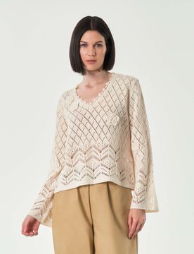 Maglia bianca crochet a lavorazione traforata a rombi con scollo a V