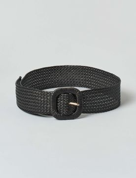 Cintura nera in raffia intrecciata con fibbia abbinata dalla forma squadrata