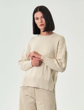 Maglia beige in misto viscosa a trecce con spacchetti laterali al fondo
