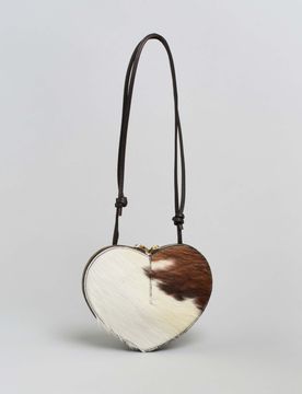 Borsa a cuore marrone in pelle martellata e cavallino a fantasia pezzata con tracolla regolabile e doppia cerniera