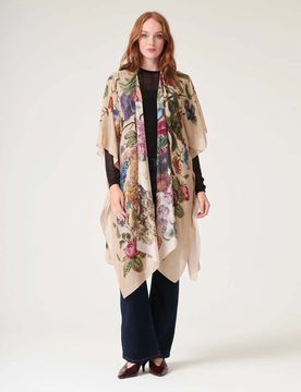 Kimono lungo beige a fantasia fiori multicolore in modal con maniche a tre quarti e spacchi laterali