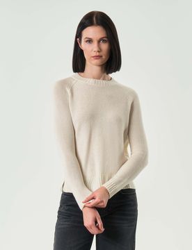 Maglia avorio girocollo in puro cashmere con spacchetti laterali
