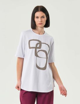 T-shirt over bianca in cotone stretch con stampa anelli color fango sul fronte