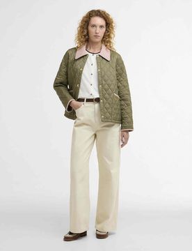 Giacca trapuntata Liddesdale Cropped verde militare con colletto in velluto rosa