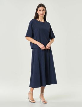 Gonna midi blu gessata con elastico in vita e tasche laterali in cucitura