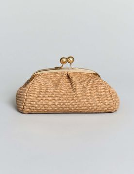 Clutch piccola in rafia intrecciata naturale con chiusura e tracolla a catena dorate