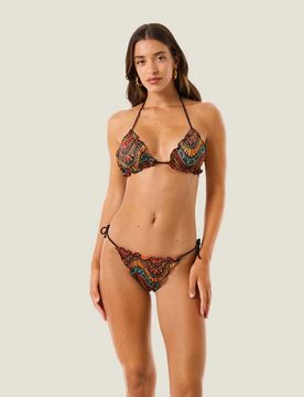 Bikini due pezzi stampa africana con top a triangolo e slip sgambato con laccetti e rouches