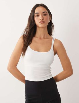 Plush - Leichtes, geripptes Camisole in Weiß mit integriertem BH Weiß 44