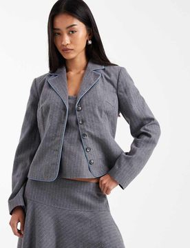 Figurbetonter Blazer in Grau mit Nadelstreifen Grau 42