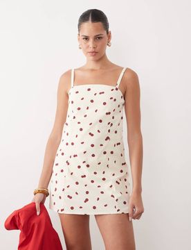 Minikleid im Stil der 90er in Cremeweiß mit eckigem Ausschnitt und Tomatenmuster-Rot Rot M