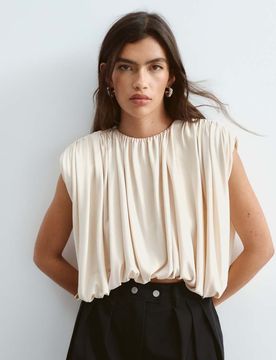Gerafftes T-Shirt in Knochenweiß mit verstärkter Schulterpartie Weiß 42