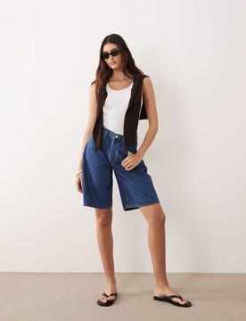 Locker geschnittene Longline-Shorts in mittelblauer Waschung Blau 46