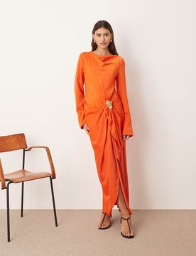 Robe longue drapée à manches longues avec détail en métal effet fondu - Orange 36