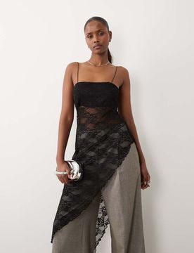 Camisole-Oberteil aus Spitze in Schwarz mit asymmetrischem Saum Schwarz L