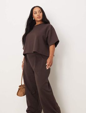 ASOS DESIGN Curve - Pantalon large d'ensemble en maille interlock - Chocolat-Brown 3XL