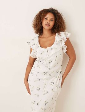 ASOS DESIGN Curve - Robe longue texturée à décolleté en caur et volants - Crème à petites fleurs-Multicolore 58