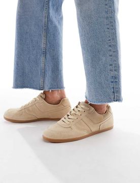 Diligent - Schmale Wildleder-Sneaker zum Schnüren in Sand-Neutral Neutral 35