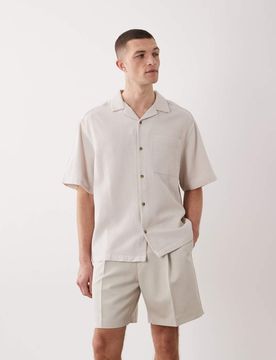 Elegante, weite Shorts in Ecru mit Bügelfalten-Neutral Neutral 52