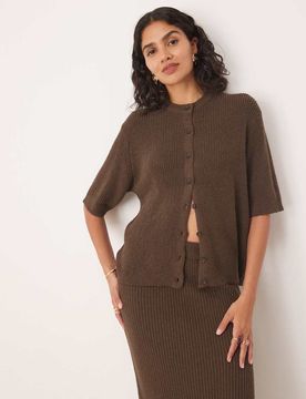 Kurzärmeliges Bouclé-Strickjacke in Schokobraun, Kombiteil Braun XS