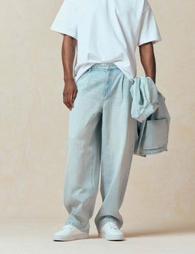 Locker geschnittene Straight Jeans in hellblauer Waschung, Kombiteil Blau 52 Short