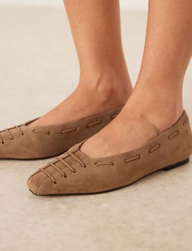 Lachlan - Ballerines en suédine à aillets et bout effilé - Sable-Neutre 36
