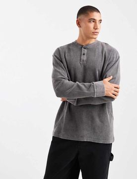 Langärmliges Henley-Shirt in verwaschenem Schwarz mit Waffelstruktur und Oversize-Passform Schwarz XS