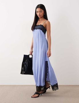 Maxi-Trägerkleid in gestreiftem Blau mit Spitzenborte-Bunt Bunt 36