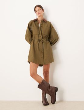 Minikleid im Barn-Jacket-Stil aus schwerem Twillstoff in Olivgrün mit geraffter Taille Grün 40