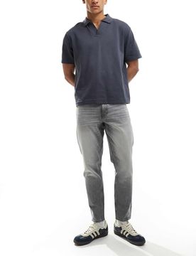 Schmal zulaufende Jeans in grauer Waschung Grau 44 Regular