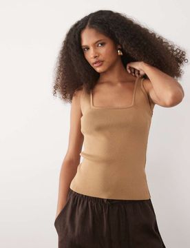 Strick-Camisole in Mokka mit eckigem Ausschnitt-Braun Braun XS