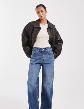 ASOS DESIGN Petite - Collection Circular Design - Jean dad large - Bleu moyen W30 L26