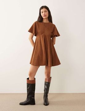 Robe courte style t-shirt en velours côtelé avec coutures apparentes - Fauve-Brown 42