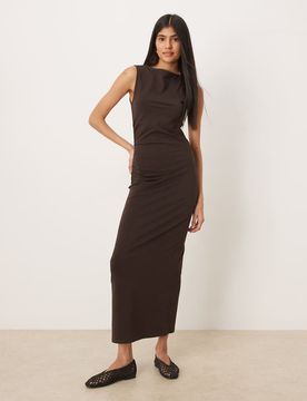 Robe mi-longue à encolure bateau et froncée sur les côtés - Chocolat-Brown 36