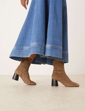 Radar - Stiefel aus sandfarbenem Veloursleder mit runder Zehenpartie und Blockabsatz-Braun Braun 41