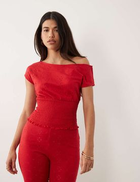 Top d'ensemble froncé à épaules dénudées en broderie anglaise - Rouge 36
