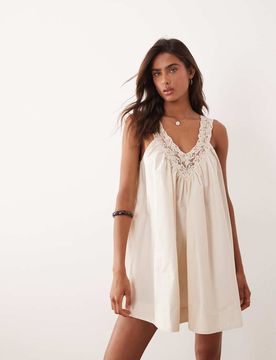 Trägerkleid für den Sommer in Minilänge aus Popeline in Knochenweiß mit V-Ausschnitt und Spitzen-Overlay-Neutral Neutral 42