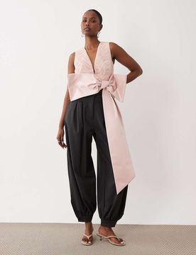 Crop top en satin à décolleté plongeant et naud - Rose clair 32