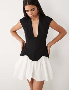 Robe courte à décolleté plongeant avec perles et jupe en tulle-multicolore 46