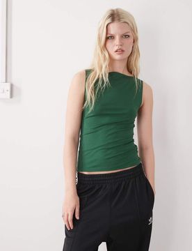 Exclusivité ASOS - - Annie - Top doux sans manches à encolure bateau - Vert foncé S