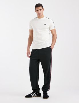 Trainingshose in Dunkelgrün mit Logo und Streifen Grün L