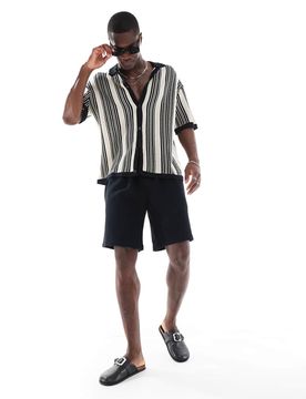Gestrickte Shorts mit Waffelmuster in Schwarz Schwarz S